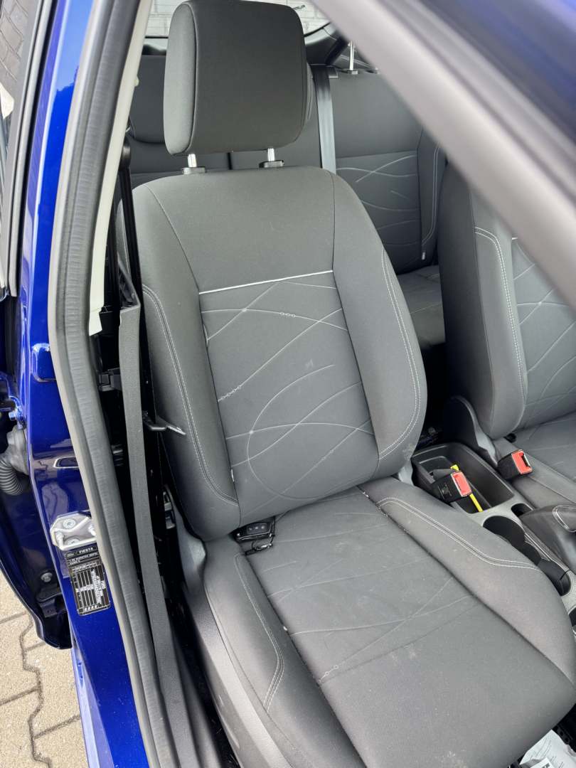 Ford Fiesta JA8 original Sitz vorn rechts Beifahrersitz Stoff Grau 5-T&uuml;rer Bj.2016